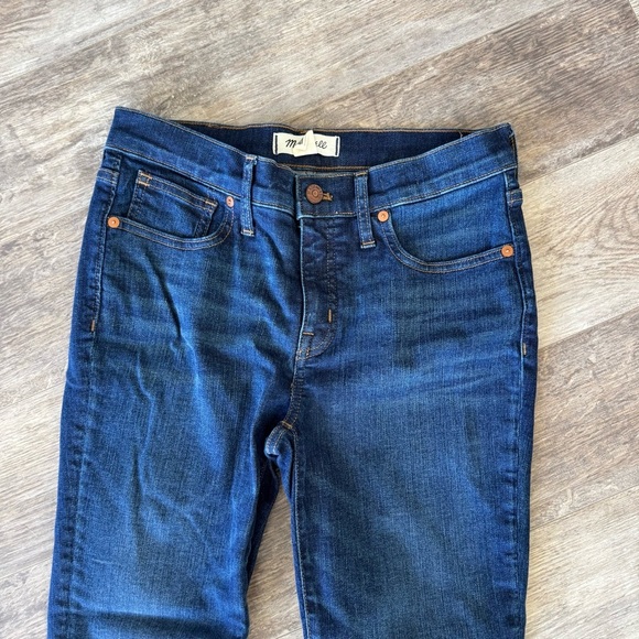 Madewell Petite 8" Skinny Jeans in Greendale Wash - Picture 10 of 14